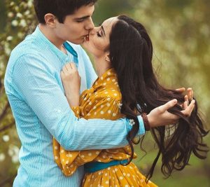یک بوسه بس است از لب سوزان تو، ما را